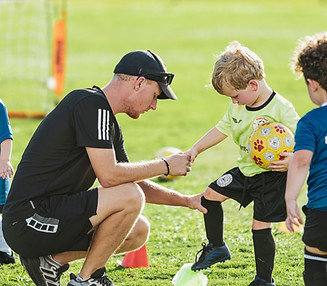 Kids playing in a HappyFeet class